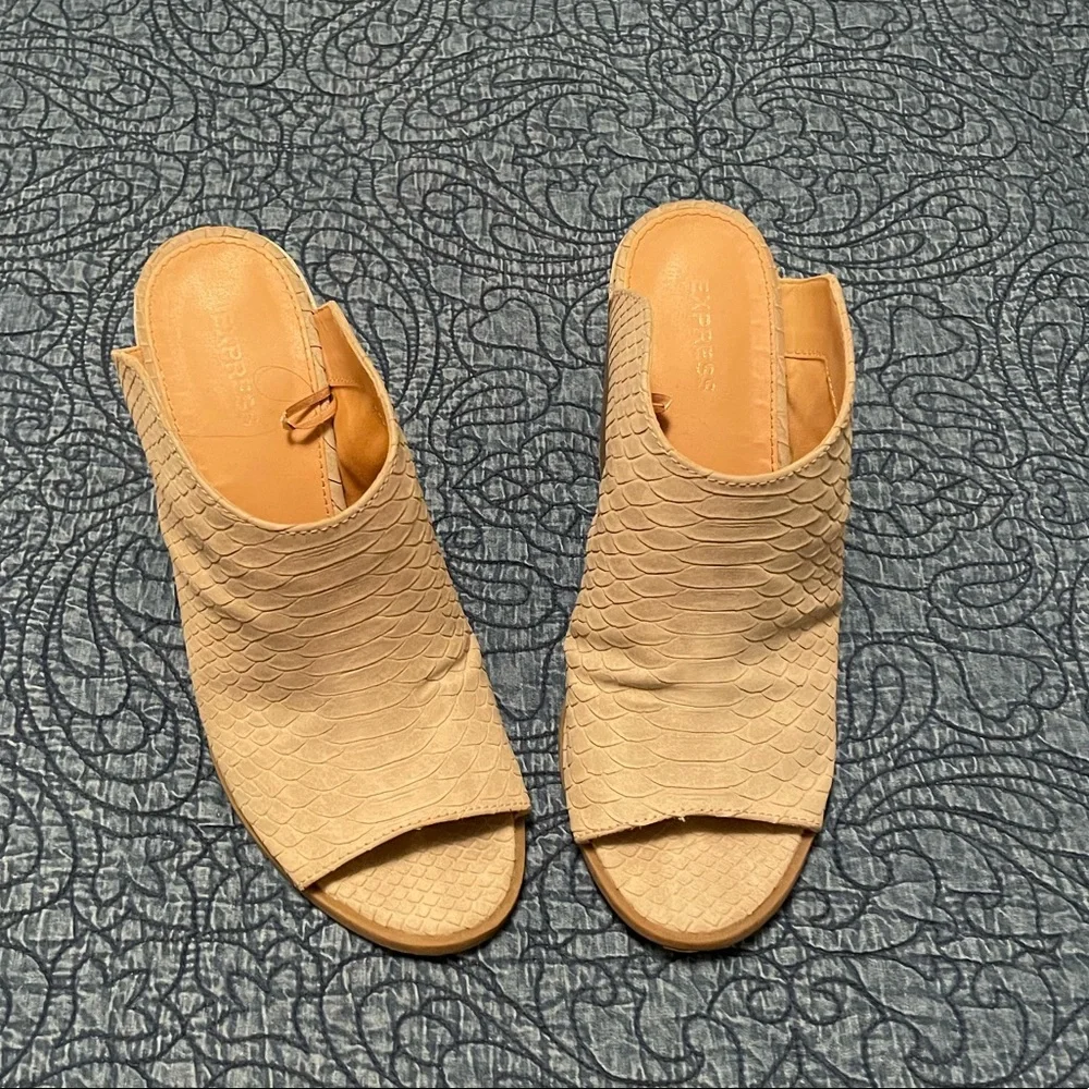 Express Heels - Picture 2 of 3